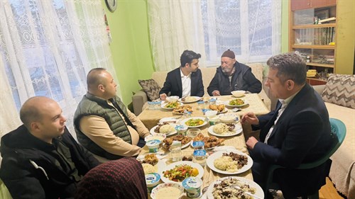 Kaymakamımız Sn. Muhammet ÇINARKA, aziz şehidimiz İdris BÜYÜKDÖNMEZ’in kıymetli babası Mehmet Ali BÜYÜKDÖNMEZ’in iftar sofrasına konuk oldu.