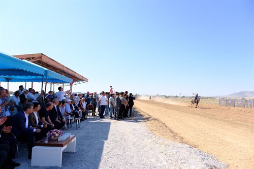 Tuzlukçu Geleneksel Mahalli At Yarışları büyük bir coşkuyla gerçekleştirildi!