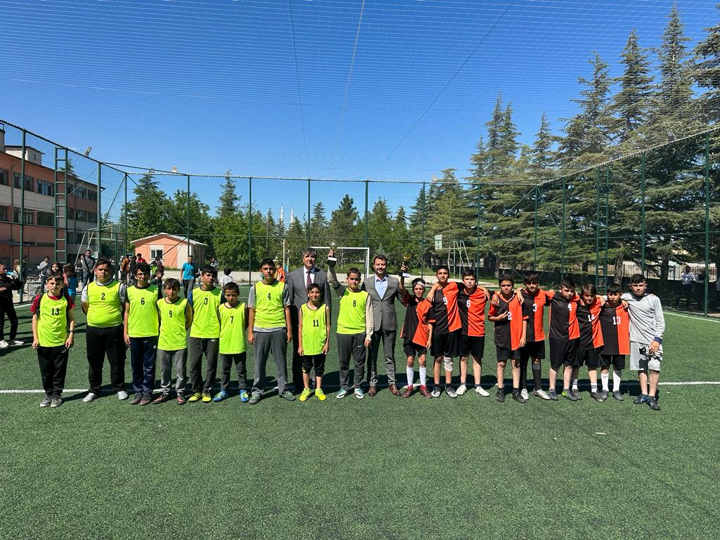 İlçemizde Ortaokullar Arası Futbol Turnuvası Yapıldı.